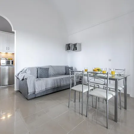S&k Nayas Luxury Santorini דירה מגלוחורי